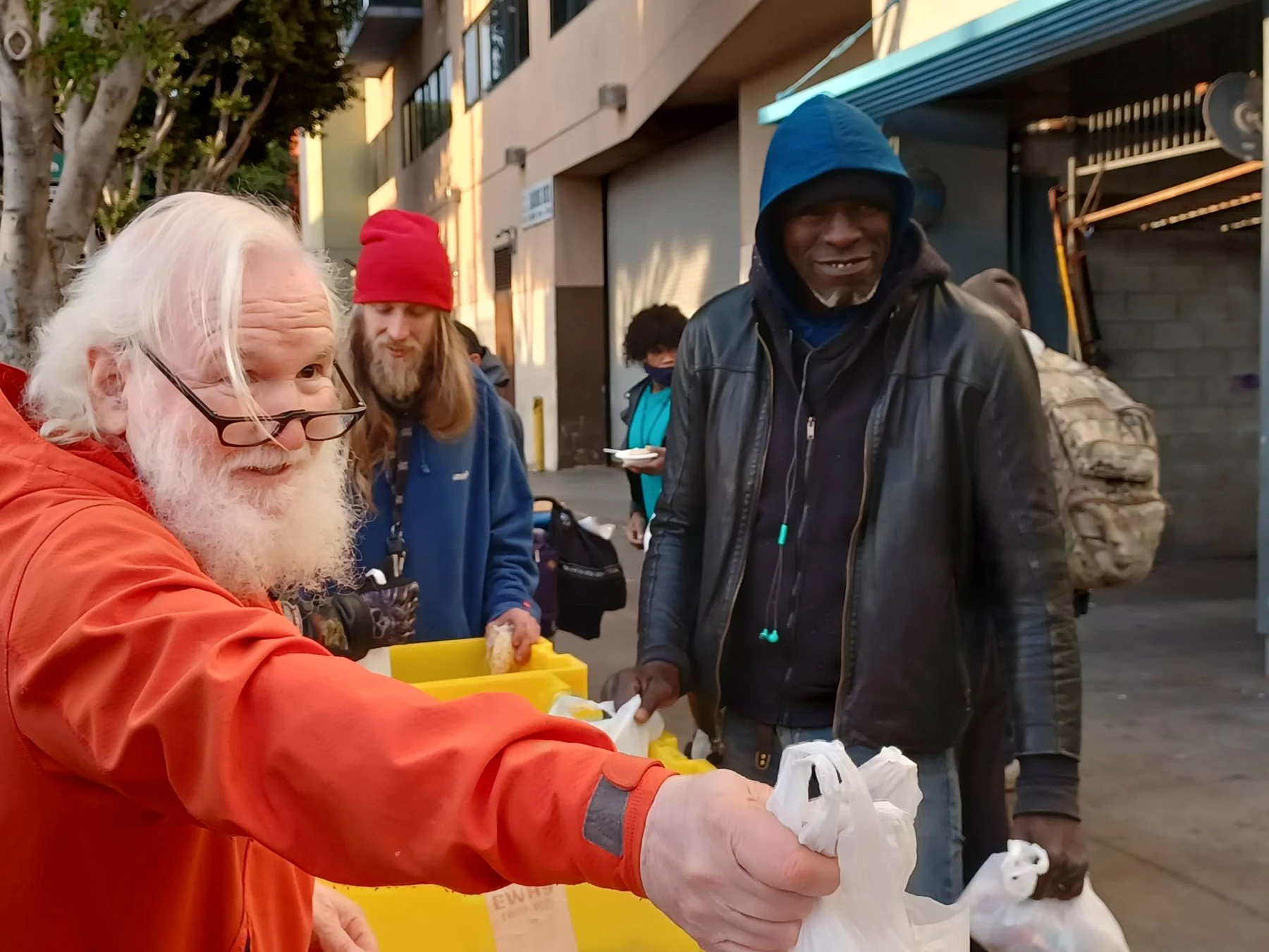 An AMURT volunteer sharing food with a neighbor in Los Angeles